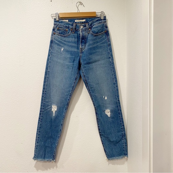 Levi's Premium Wedgie Distressed Button Fly Jeans sz 24 - Picture 1 of 8